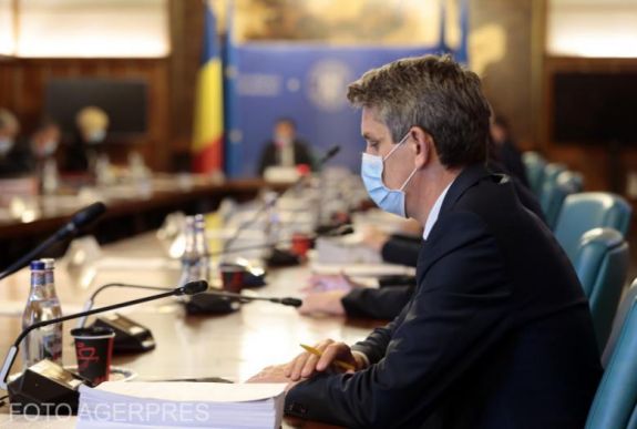 A járvány terjedése miatt folytatódik a sárdobálás a PNL és a PSD között