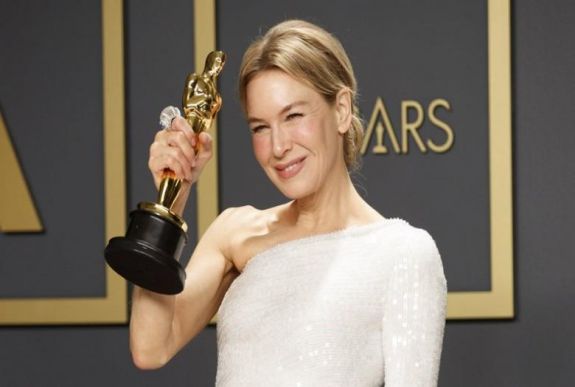 Renée Zellwegert is bevonnák a székely petíció kampányába