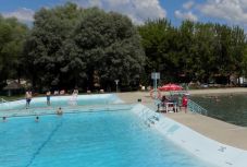 Székelyudvarhely: már lehet pancsolni a városi strandon