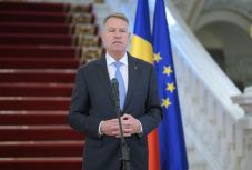 Csalódott az SZNT: tiltakozásuk ellenére is odaadják Iohannisnak a Nagy Károly-díjat