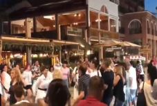 Tengerparton hóráztak a turisták, „lefejezték” a konstancai rendőrséget