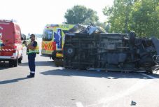 Romániai kisbusz balesetezett Siófoknál, halálos áldozat is van