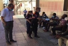 Katalóniában minden nyilvános helyen kötelező lesz szájmaszkot viselni