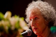 Margaret Atwood, Salman Rushdie és J. K. Rowling is kiállt a vélemény szabadsága mellett