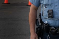 Testkamerákkal szerelnék fel a romániai rendőröket