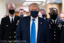 Trump először viselt nyilvánosan maszkot a járvány kezdete óta