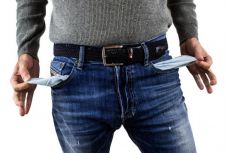 Válságban a brit sajtó: több száz alkalmazottól válnak meg