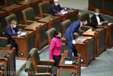 Karanténtörvény: felfüggesztették a szenátus ülését, de délután folytathatják a vitát