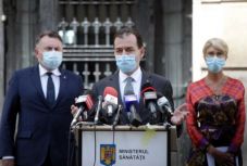 Kórházi beutalásra vagy házi karanténra kötelezik a „szélnek eresztett” fertőzötteket