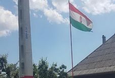 Magyar zászlót tűzött ki a román háztulajdonos, értesítették a polgármestert