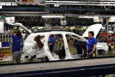 Behúzta a kéziféket a Dacia: már tavaly csökkent a profitja