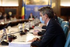 A járvány terjedése miatt folytatódik a sárdobálás a PNL és a PSD között