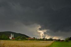 Jégesővel kísért zivatar söpört végig Csíkszeredán