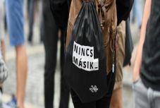 Kustán Magyari Attila: Viszlát, Index