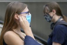 Lengyelországban újból bevezethetik a karantént a külföldről hazatérők számára