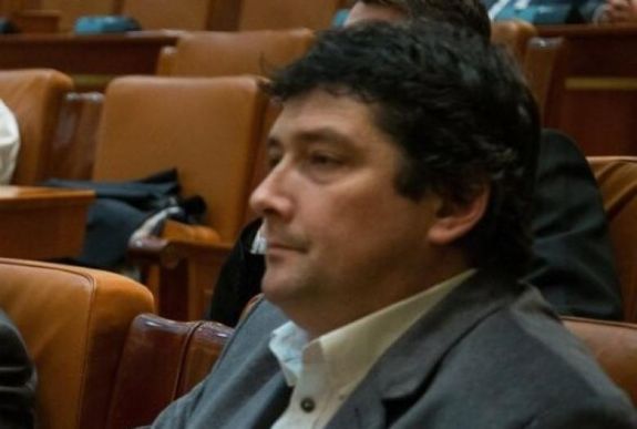 Pornográf tartalmat osztottak meg Kulcsár-Terza József nevében egy WhatsApp-csoportban