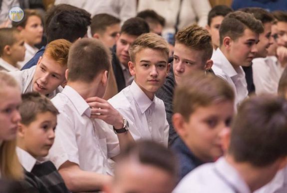 Jó tanuló, jó sportoló címre pályázhatnak külhoni magyar diákok