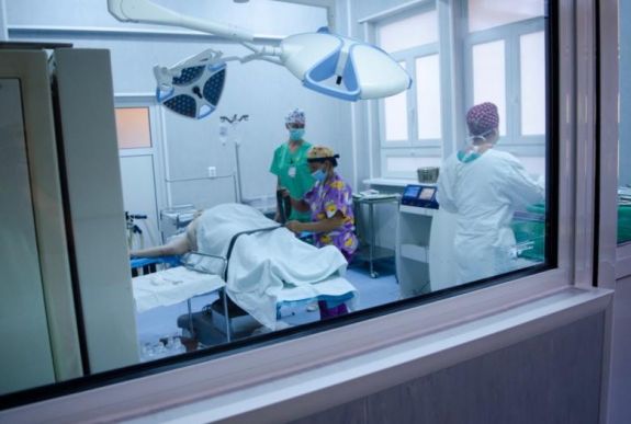 Ombudsman: sürgősségi esetekben a kórházi beutalást nem lehet koronavírusteszttől függővé tenni