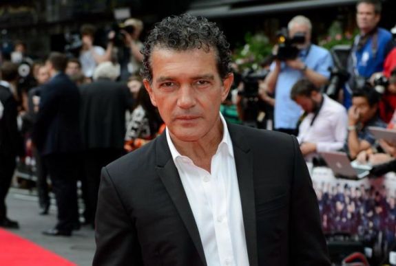 Antonio Banderas is elkapta a koronavírust