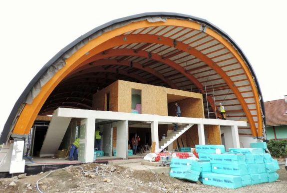 Jól haladnak a gyergyószentmiklósi tanuszoda építésével