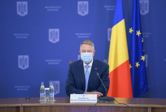 Klaus Iohannis: ha maszkot viselünk és távolságot tartunk, megszabadulhatunk a járványtól