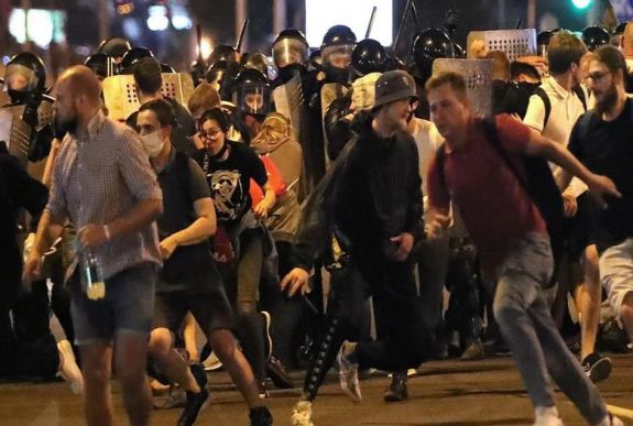 Szomszédi felhívás Minszknek: szünjön meg a hatósági erőszak
