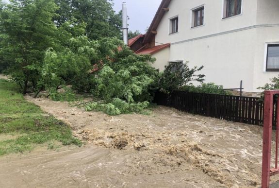 Elsőfokú árvízriasztás van vasárnapig több erdélyi folyó vízgyűjtő medencéjében