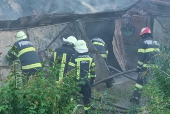 Több épület és két autó veszett oda az aradi garázstűzben