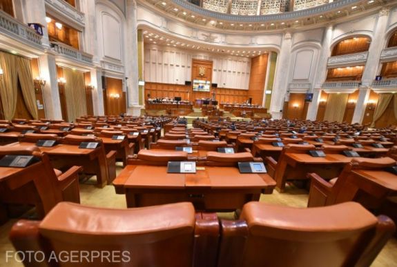 Szerdán újra megszavazza a képviselőház, de elhúzódhat a gyerekpénz megduplázása