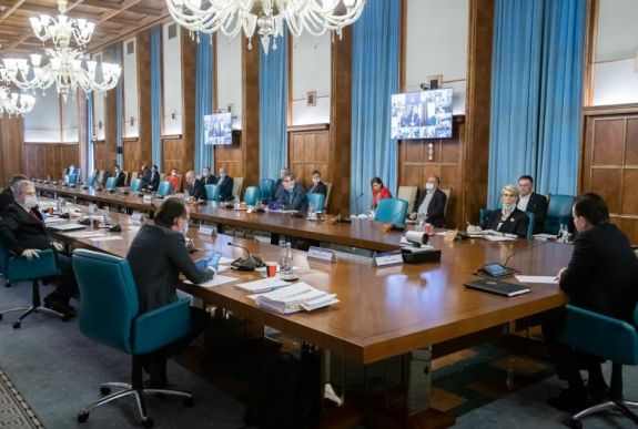 A járványhelyzetben történő oktatásra vonatkozó sürgősségi rendeletet fogadott el a kormány