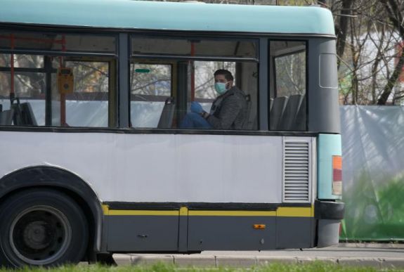 Átvállalja a kormány a diákok tömegközlekedési költségének felét