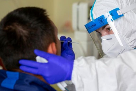 Koronavírus: az újrafertőződés első dokumentált esetét mutatták be kutatók