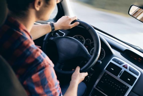 Vizsgálat indult a Porsche ellen a benzinmotorok manipulációjának gyanúja miatt