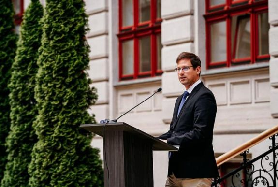 Hatósági karanténban van Gulyás Gergely és egy munkatársa