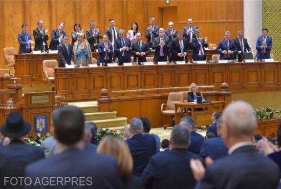 Roman: a PNL képviselői nem vesznek részt a bizalmatlansági indítványról szóló szavazáson