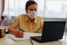 Felmérés: így viszonyulnak a romániai alkalmazottak a koronavírus-járványhoz