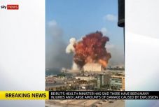 FRISSÍTVE - Óriási robbanás rázta meg Bejrútot, több tucat halálos áldozat van