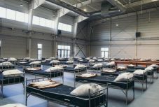 Tábori ágyakkkal pótolják a férőhelyeket a sepsiszentgyörgyi kórházban