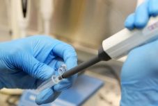 Putyin bejelentette az első orosz COVID-19-vakcina bejegyzését