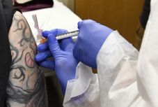 Berlin is kételkedik a koronavírus elleni orosz védőoltásban