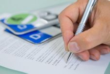 Hivatalos: egyszerűsítve lehet forgalomba íratni a járműveket