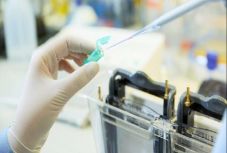 Koronavírus: az EU 400 millió adag védőoltás beszerzéséről kötött megállapodást az AstraZenecával