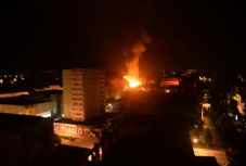 Kigyulladt a csíkszeredai Petőfi utca egyik épülete