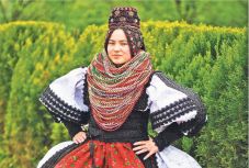 Kétszer oszlatták fel a 300 fős násznépet