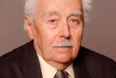 Méhes György vígjátékával indul a színházi évad Marosvásárhelyen