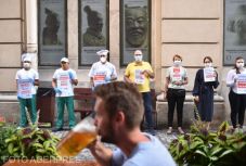 Egy órán át sztrájkoltak a vendéglátóipari alkalmazottak szerdán