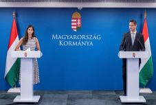 Magyarország újra lezárja határait a koronavírusos esetek megnövekedett száma miatt  