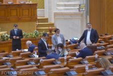 FRISSÍTVE – Második nekifutásra is döntésképtelen a parlament, berekesztették a bizalmatlansági indítvány vitáját (percről percre)