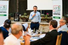 Közel száz polgármester-, és több mint kétezer tanácsosjelöltet indít az EMSZ