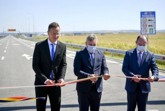 FRISSÍTVE - Tíz-tíz sávon halad majd a forgalom a Nagyszántó-Nagykereki autópálya-határátkelőhelyen